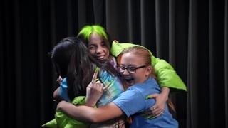 سوپرایز بزرگ بیلی ایلیش برای بزرگترین فناش با زیرنویس فارسی