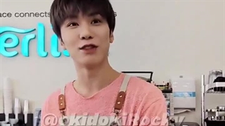 نظرسنجی بهترین لایت استیک و لیدر کی پاپ لینک رو کپی گذاشتم برید به استرو و جین جین هیونگ رای بدید