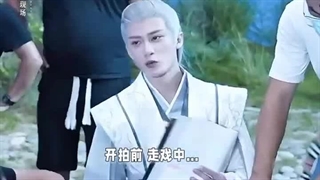 اونا پشت صحنه در حال خندیدن وشوخی هستند اونوقت ما اینجا گریه میکنیم... هنوز فصل دو ندیدم