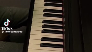 آهنگ لاو استوری با پیانو :)))) عجب ترکیبی ناموصن