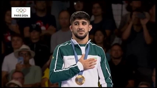 مدال طلای سعید اسماعیلی در مسابقات کشتی المپیک پاریس و اهتزاز پرچم مقدس جمهوری اسلامی ایران