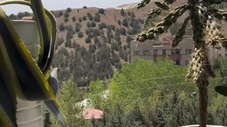 بالکن باصفا و دلباز خانه علیرضا نیکبخت