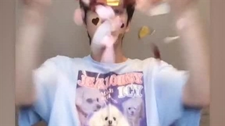 خب در اخر هم تولد یونگهون قشنگمو داریم که با ویدیویی که خودش درستش کرده شروع میکنیم