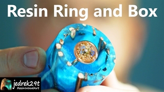 حلقه طلا و جعبه از رزین اپوکسی