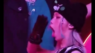 من خیلی بزرگش میکنم یا .....؟