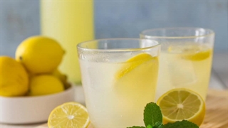 با درست کردن این شربت آبلیمو خوشمزه و تازه به روزهای گرم تابستان روح ببخشید!