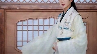 با کمی تاخیر " حالا پسراتون رو به رخ میکشید ! وایسید که من اومدم :خنده::خنده: "