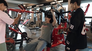 ویلاگ مجری و ورزشکار جونگ کوک با تمین