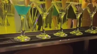 بارمن و بارتندر و سرو نوشیدنی مراسم