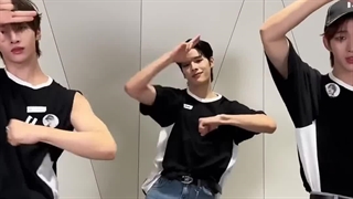 چالش دنس پسرای NEXZ با آهنگ chk chk boom از استری کیدز