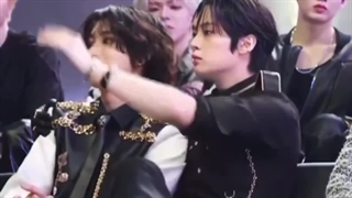 شبتون بخیر کیوتا :) ممنون از کسایی که حمایتم کردند مثلen-update(اسمشو نمی دونم)ملودی. نیکی.یو هانا .هیوا  و همتون