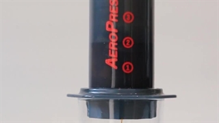 عصاره گیری قهوه با اسپرسو ساز دستی ایروپرس