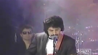 عسل اهنگ داود بهبودی رنگ چشات عسل، طعم لبت عسل اسمت که شیرینه، اونم بزار عسل