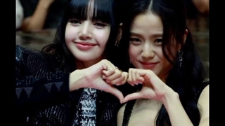 فنا داخل ویدیو جدید یوتیوب سولگی متوجه شدن که آلبوم لیسا و جیسو روی میز سولگی بوده