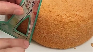 ,برش کیک برای خامه زنی و تزیین