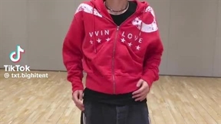 دنس یونجون با آهنگ سولوش 'ggum' ( وقتی میگم یونجون بهترین دنسره )