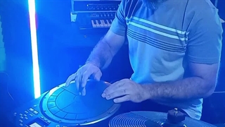 کاور آهنگ شاد آرون افشار توسط حسن مهدوی با پرکاشن هندسونیک