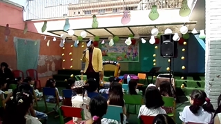 اجرای جشن شکوفه ها با حضور عموسامان و عروسک ها