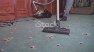 روش های آسان و حرفه ای برای پاک کردن رنگ پودری از فرش