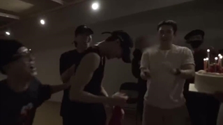 حواستون به بم بما  باشه ها  تنهاش نزارین  اون داره دوره ی سختی رومیگذرونه