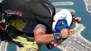 ماکان آریا پارسا و پرش از هواپیما