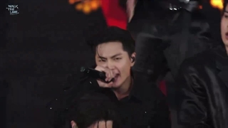 اجرای‌ آهنگ future perfect (pass the mice) remix در کنسرت‌ Walk The Line از انهایپن