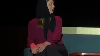 گریه های سولماز غنی روی صحنه تئاتر