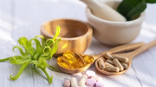 آموزش طب سنتی، کشت گیاهان دارویی و استخراج ماده موثره برای تولید داروهای گیاهی