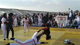 اجرای تیم دفاع شخصی ( گروه دختران ققنوس) به مناسبت هفته تربیت بدنی ۱۴۰۳