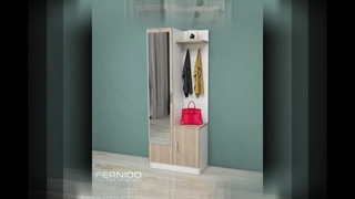 جاکفشی ایستاده با آینه قدی لاکچری