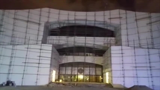 در حال انجام رنگ کاری استادیوم