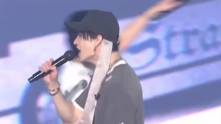 فک کن بری کنسرت و همچین صحنه ای رو ببینی