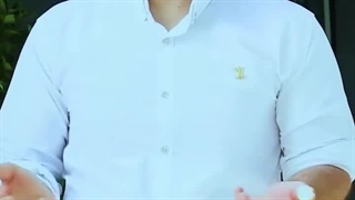 هم سن باباش بهش پیشنهاد میده