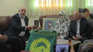 هم‌قدم با فرزندِ شهید، زیر عَلَم امام مهربانی‌ها / مسیرِ مقاومت، مسیرِ شهداست ...