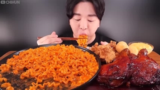 اسمرفود چی هون | نودل تند ، مرغ سوخاری و مرغ جامائیکایی ، توپک پنیری