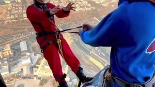 پرش از ارتفاع 280 متری برج میلاد