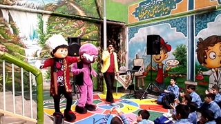 جنابخان در جشن مدرسه