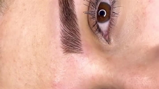 میکروبلیدینگ ابرو به ظرافت موهای ابروهای شما