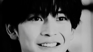 وقتی نمی‌فهمی کی عاشق شدی یعنی واقعا عاشق شدی^^همچین حسی رو برای خودم و خودتون توی زمان و مکان مناسب با شخص مناسبش آرزو دارم:)