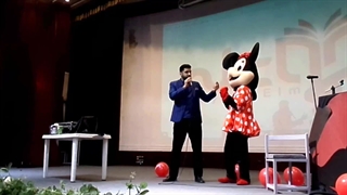 اجرای نمایش عروسکی با حضور مینی موس