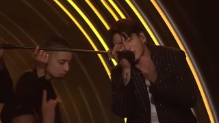 اجرای جونگکوک در برنامه جیمی فالون