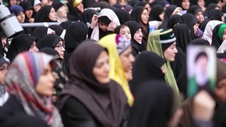 رهبر معظم انقلاب: مادری افتخار است