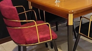 میز ناهار خوری کوچک و شیک