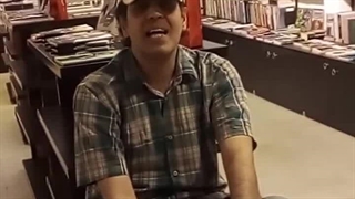 شعرخوانی امیر قاضی‌پور در جلسه سینماشعر در شهرکتاب راه‌آهن