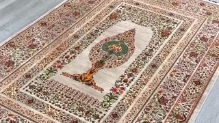 جدیدترین مدل فرش ابریشم ماشینی طرح سرو کرم با ظاهری جذاب و فریبا در صفافرش