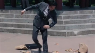 انتظار این یکی نقشو از گونگ یو نداشتم :)))