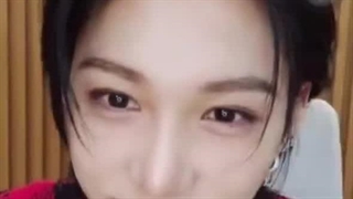 دختره لباس belle رو پوشیده بود