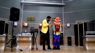 نمایش عروسکی دلقک در جشن دبستان