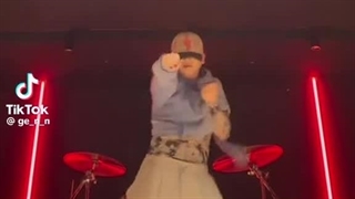 اخ این دنسه (: مال لی بادا بود درسته؟  (: