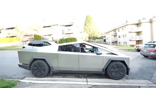 TESLA CYBERTRUCK| با سایبرتراک آهنگ آمبولانسی گذاشتیم!!؟ (آریا کعوکسر)